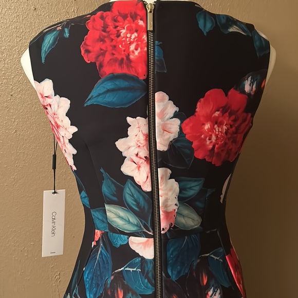 Sleeveless V-neck multi color flor Calvin Klein dress - Picture 4 of 4